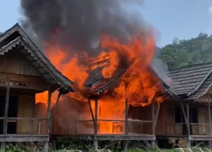 Tanpa Aliran Listrik, Kebakaran Habiskan Satu Unit Pondok Dayang Reginang