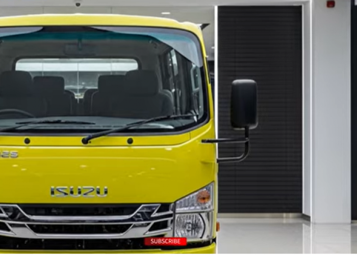 Isuzu 9 Seater 2025 Terbaru: Minibus Diesel Tangguh untuk Travel, Keluarga, dan Transportasi Karyawan