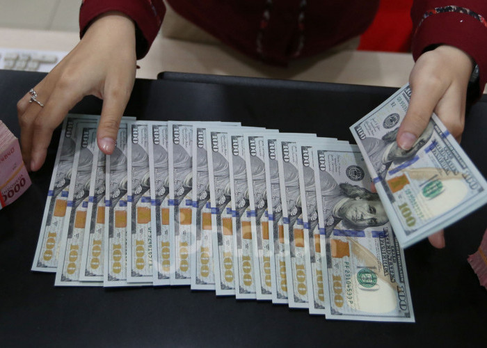 Rupiah Loyo ke Rp 17.900, Besok Diprediksi Nyaris Tembus Rp 18.000 per Dolar AS!