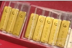 IHSG Melemah, Harga Emas Dunia Tembus USD5.000 Per Troy Ons Setelah Koreksi Tajam