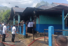 Diduga Korsleting, Api Hanguskan Satu Rumah Warga Gandung Baru dalam Hitungan Menit