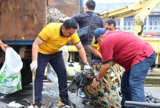 Dukung Gerakan Nasional Indonesia Bersih, Polres Lebong Gelar Aksi Bersih Sampah