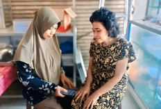 Bangkit dari Keterbatasan, Usaha Kue Tantiningsih Mampu Topang Ekonomi Keluarga Berkat Sinergi Holding UMi